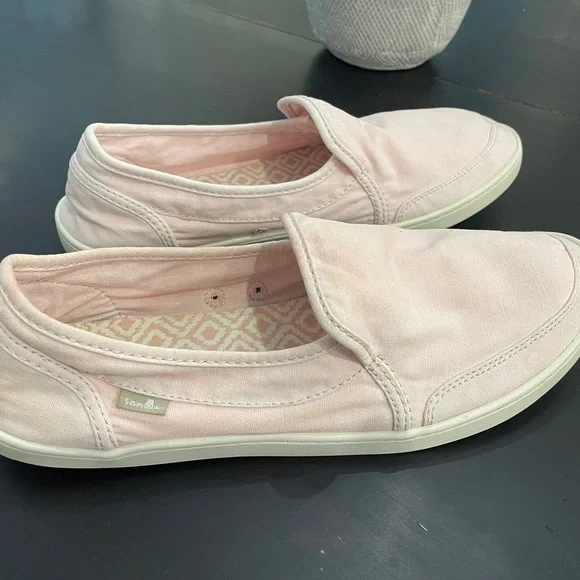 Sanuk  pink slip on oxfords.  Size 9.5 - Picture 6 of 6